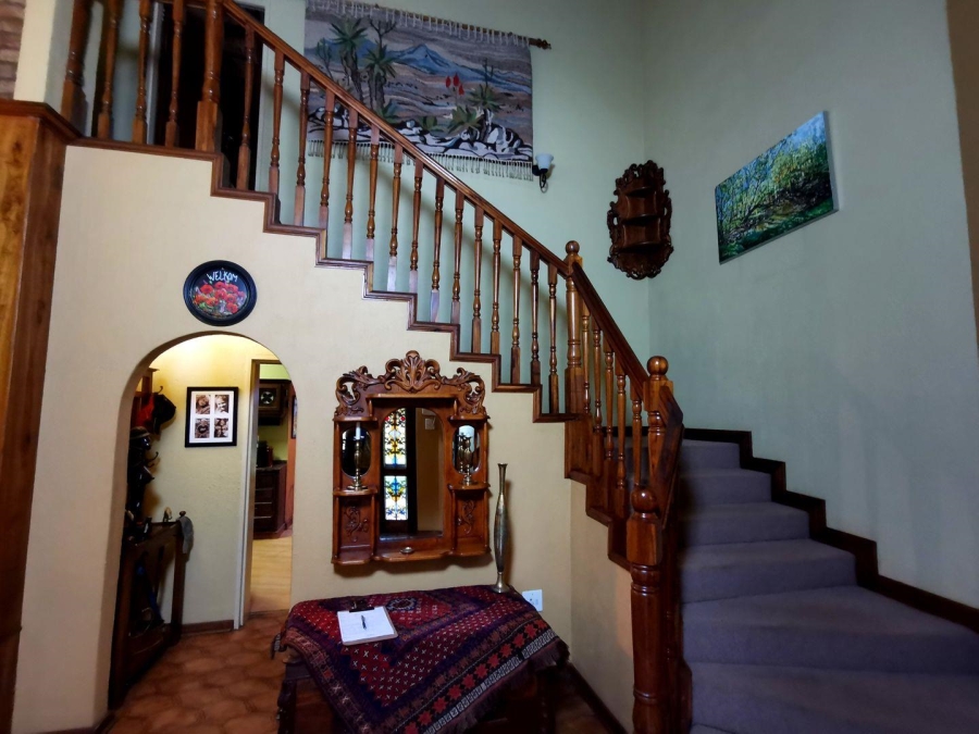 5 Bedroom Property for Sale in Mooivallei Park North West